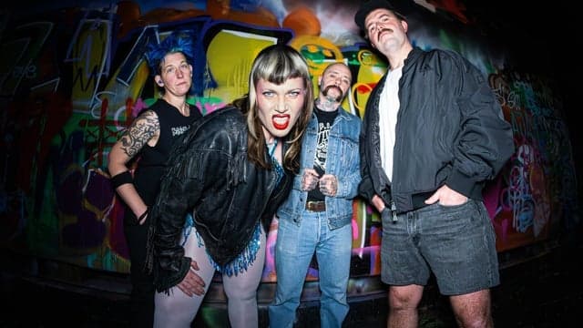 SPLIT DOGS: NICE N' ROUGH TOUR